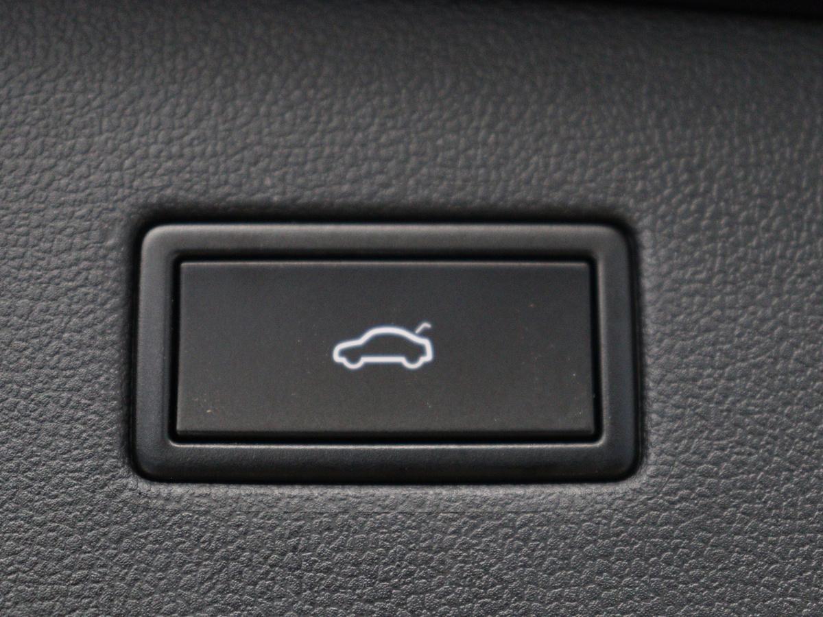 Volkswagen Tiguan Allspace Volkswagen Tiguan Allspace 1.5 TSI Comfortline Business R-Line 7p. | Adaptive cruise | Virtual Dashboard | Carplay | Sfeerverlichting | Full LED | Climate control | Camera | Park assist | Navigatie |