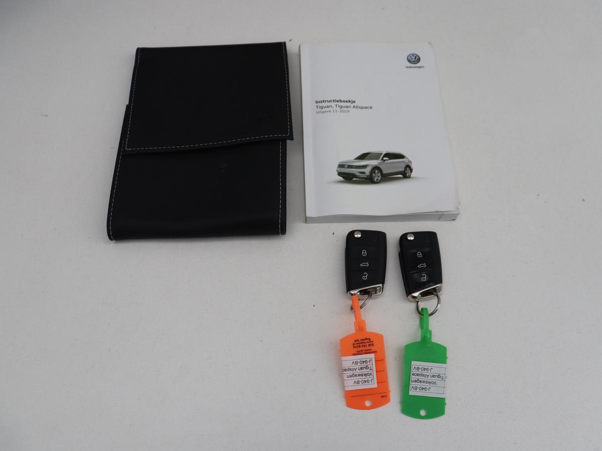 Volkswagen Tiguan Allspace Volkswagen Tiguan Allspace 1.5 TSI Comfortline Business R-Line 7p. | Adaptive cruise | Virtual Dashboard | Carplay | Sfeerverlichting | Full LED | Climate control | Camera | Park assist | Navigatie |