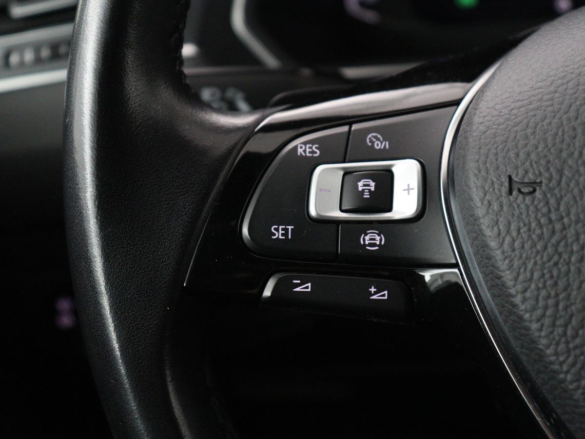 Volkswagen Tiguan Allspace Volkswagen Tiguan Allspace 1.5 TSI Comfortline Business R-Line 7p. | Adaptive cruise | Virtual Dashboard | Carplay | Sfeerverlichting | Full LED | Climate control | Camera | Park assist | Navigatie |