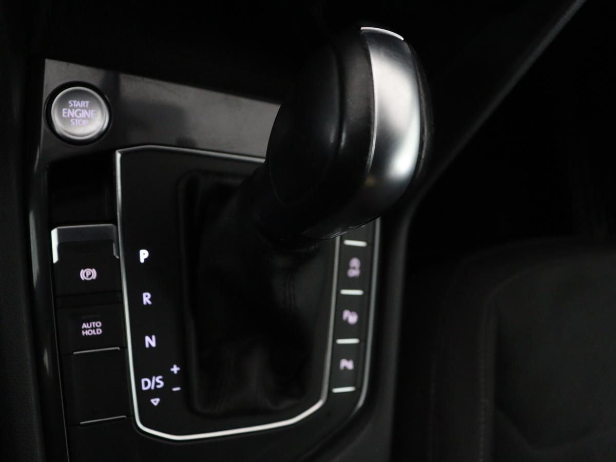 Volkswagen Tiguan Allspace Volkswagen Tiguan Allspace 1.5 TSI Comfortline Business R-Line 7p. | Adaptive cruise | Virtual Dashboard | Carplay | Sfeerverlichting | Full LED | Climate control | Camera | Park assist | Navigatie |