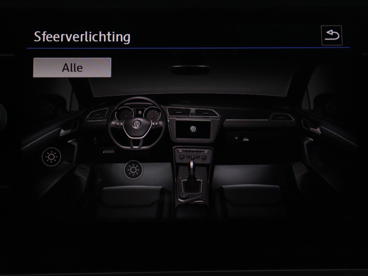 Volkswagen Tiguan Allspace Volkswagen Tiguan Allspace 1.5 TSI Comfortline Business R-Line 7p. | Adaptive cruise | Virtual Dashboard | Carplay | Sfeerverlichting | Full LED | Climate control | Camera | Park assist | Navigatie |