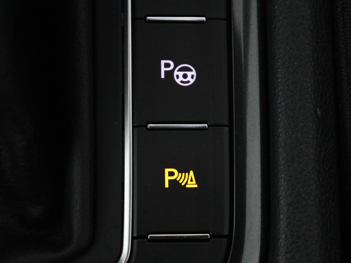Volkswagen Tiguan Allspace Volkswagen Tiguan Allspace 1.5 TSI Comfortline Business R-Line 7p. | Adaptive cruise | Virtual Dashboard | Carplay | Sfeerverlichting | Full LED | Climate control | Camera | Park assist | Navigatie |