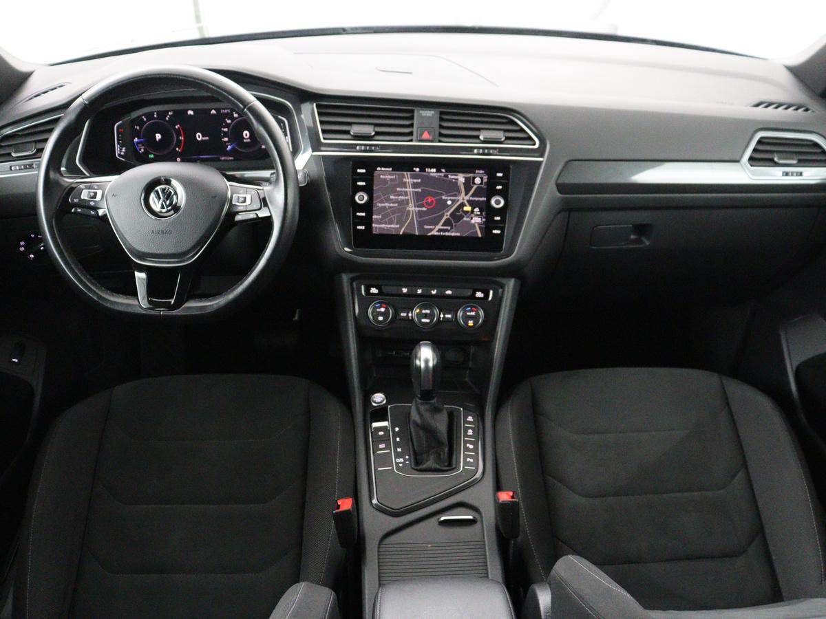 Volkswagen Tiguan Allspace Volkswagen Tiguan Allspace 1.5 TSI Comfortline Business R-Line 7p. | Adaptive cruise | Virtual Dashboard | Carplay | Sfeerverlichting | Full LED | Climate control | Camera | Park assist | Navigatie |