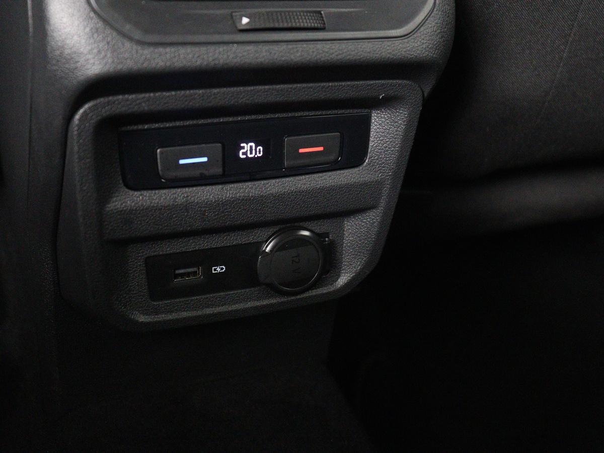 Volkswagen Tiguan Allspace Volkswagen Tiguan Allspace 1.5 TSI Comfortline Business R-Line 7p. | Adaptive cruise | Virtual Dashboard | Carplay | Sfeerverlichting | Full LED | Climate control | Camera | Park assist | Navigatie |