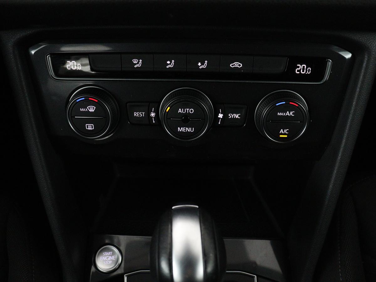 Volkswagen Tiguan Allspace Volkswagen Tiguan Allspace 1.5 TSI Comfortline Business R-Line 7p. | Adaptive cruise | Virtual Dashboard | Carplay | Sfeerverlichting | Full LED | Climate control | Camera | Park assist | Navigatie |