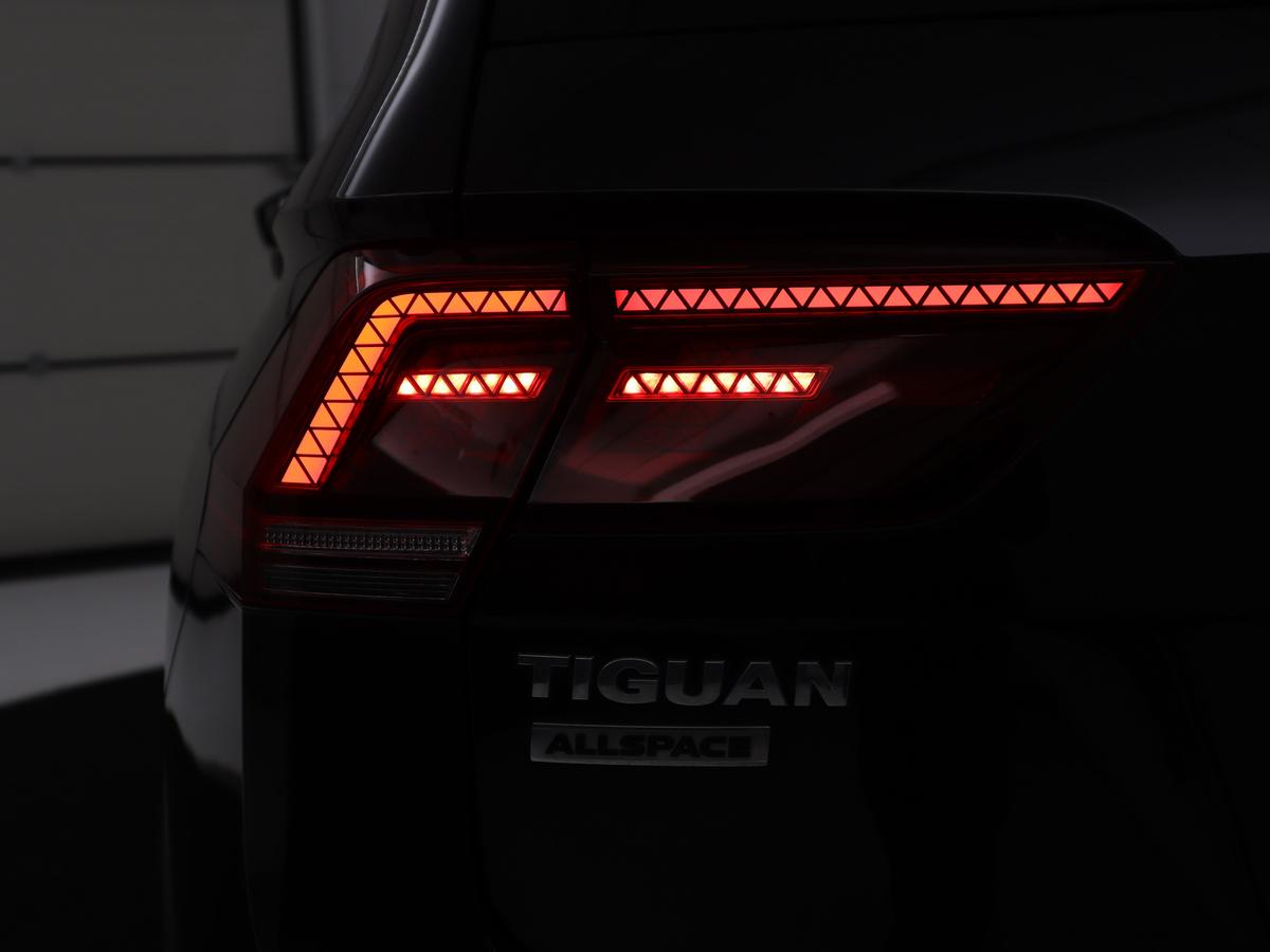 Volkswagen Tiguan Allspace Volkswagen Tiguan Allspace 1.5 TSI Comfortline Business R-Line 7p. | Adaptive cruise | Virtual Dashboard | Carplay | Sfeerverlichting | Full LED | Climate control | Camera | Park assist | Navigatie |