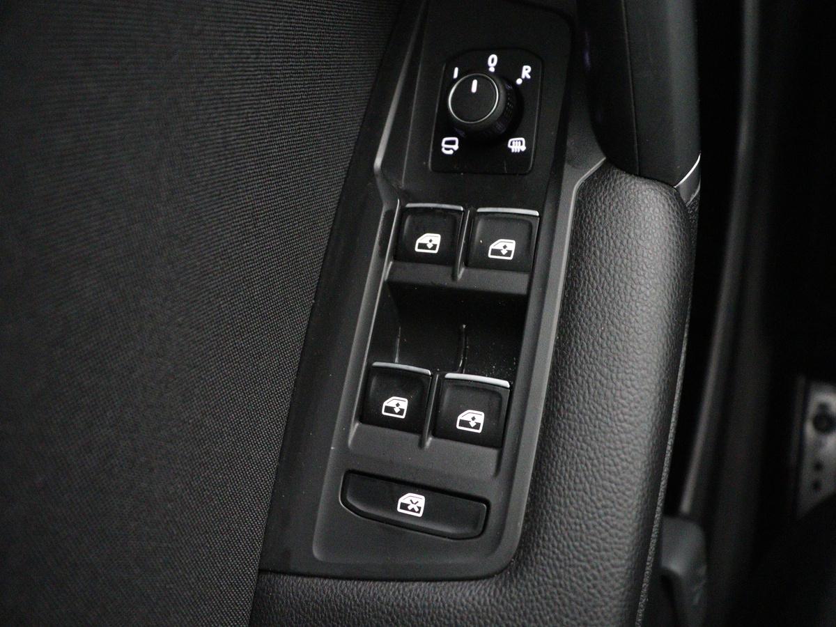 Volkswagen Tiguan Allspace Volkswagen Tiguan Allspace 1.5 TSI Comfortline Business R-Line 7p. | Adaptive cruise | Virtual Dashboard | Carplay | Sfeerverlichting | Full LED | Climate control | Camera | Park assist | Navigatie |
