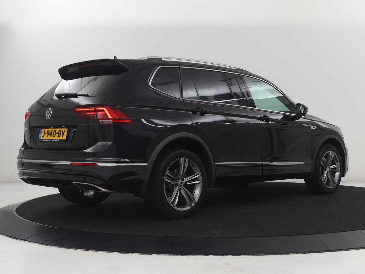 Volkswagen Tiguan Allspace Volkswagen Tiguan Allspace 1.5 TSI Comfortline Business R-Line 7p. | Adaptive cruise | Virtual Dashboard | Carplay | Sfeerverlichting | Full LED | Climate control | Camera | Park assist | Navigatie |