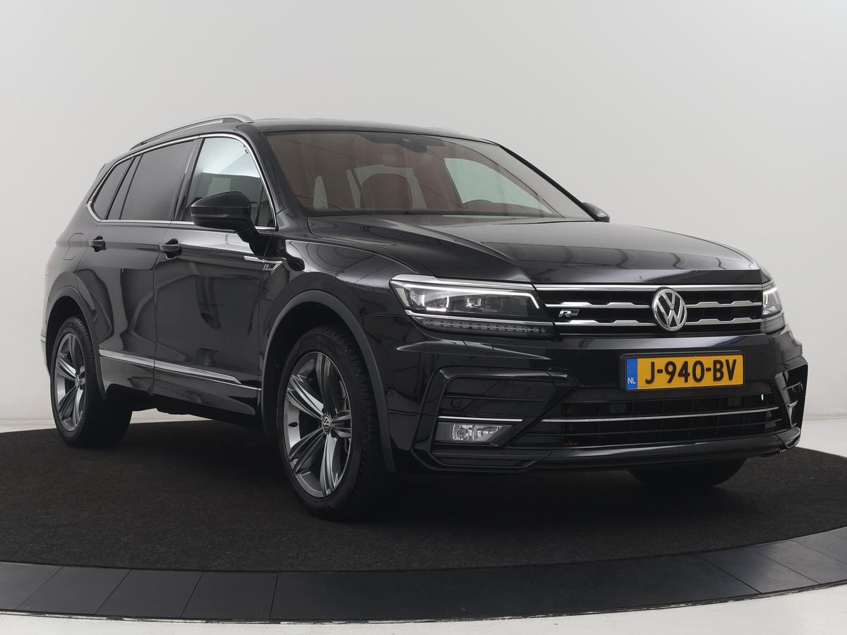 Volkswagen Tiguan Allspace Volkswagen Tiguan Allspace 1.5 TSI Comfortline Business R-Line 7p. | Adaptive cruise | Virtual Dashboard | Carplay | Sfeerverlichting | Full LED | Climate control | Camera | Park assist | Navigatie |