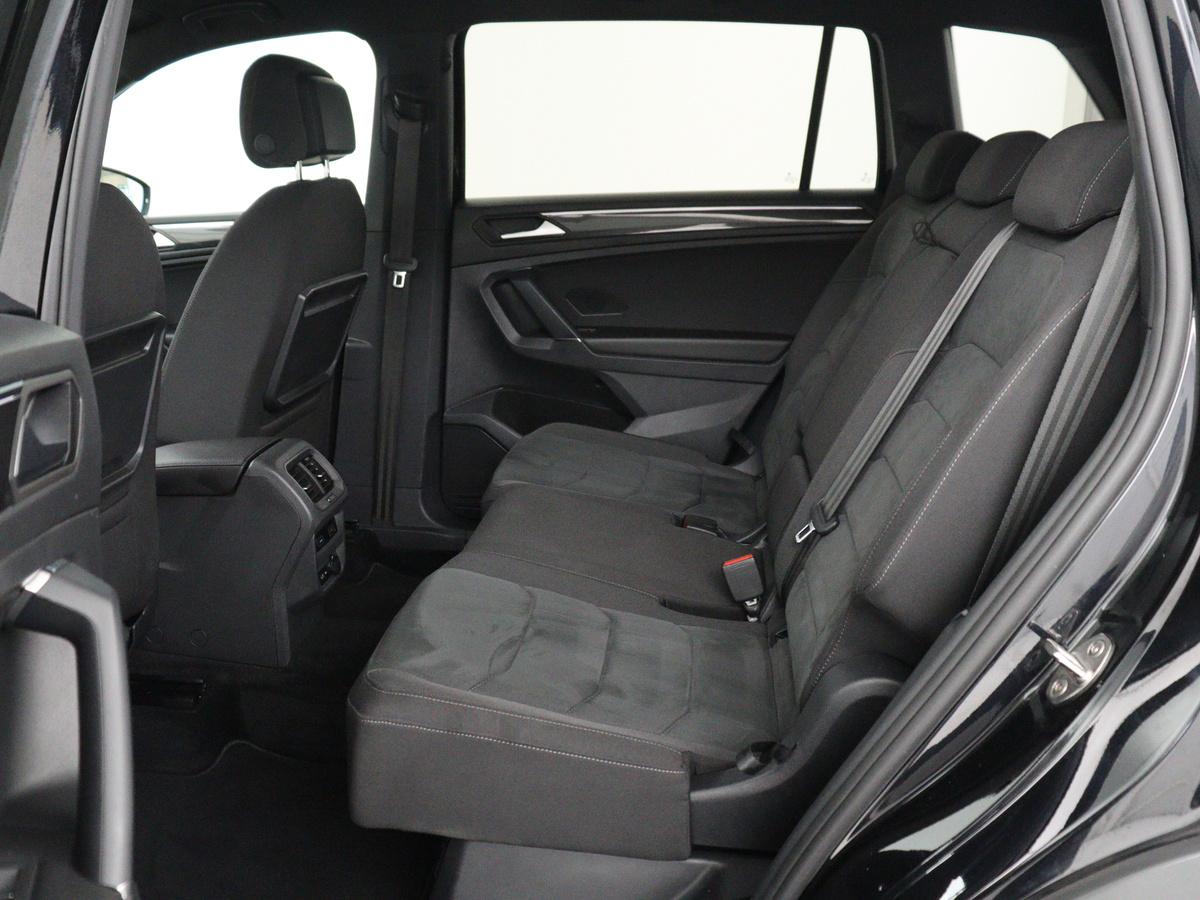 Volkswagen Tiguan Allspace Volkswagen Tiguan Allspace 1.5 TSI Comfortline Business R-Line 7p. | Adaptive cruise | Virtual Dashboard | Carplay | Sfeerverlichting | Full LED | Climate control | Camera | Park assist | Navigatie |