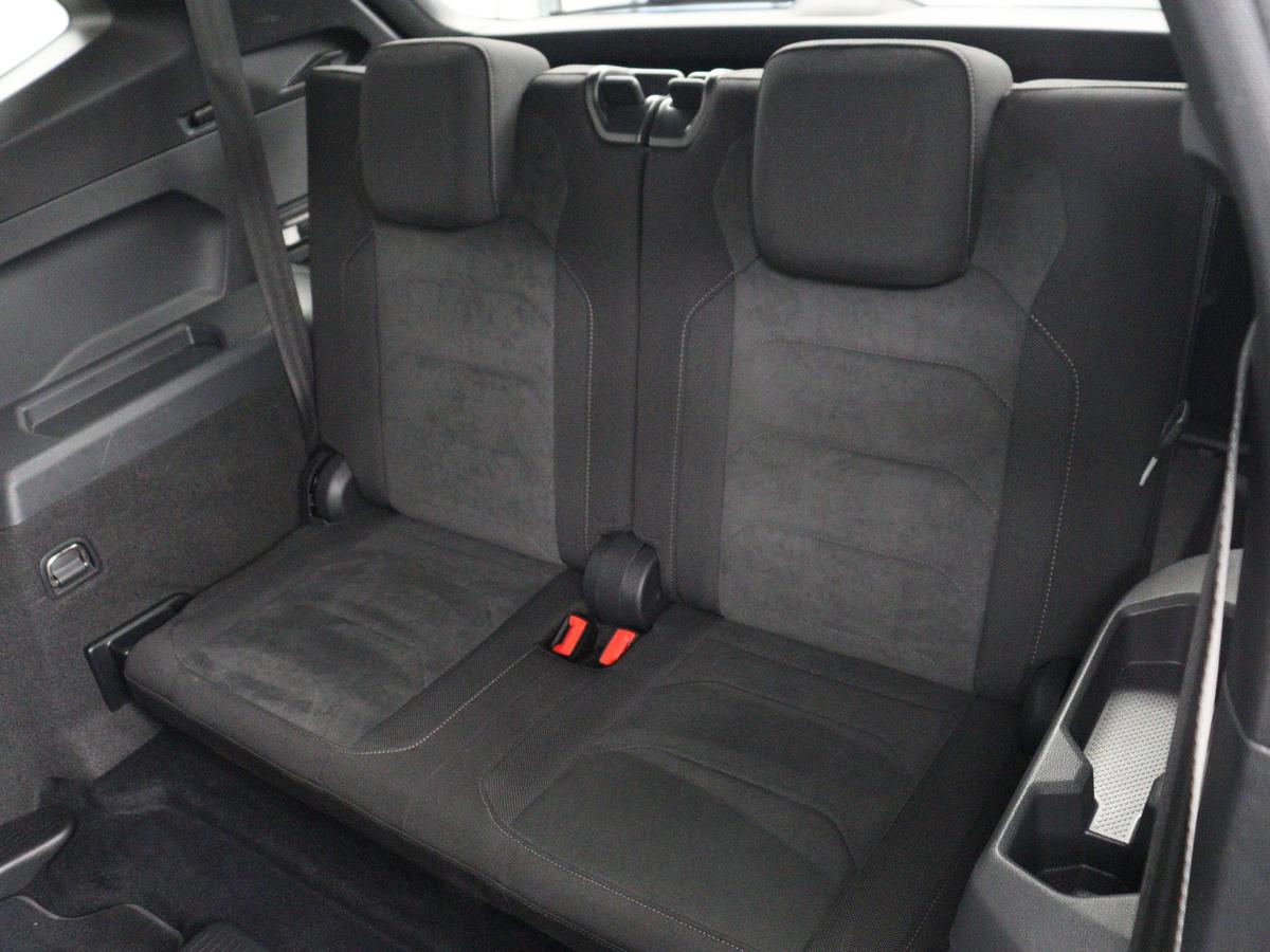 Volkswagen Tiguan Allspace Volkswagen Tiguan Allspace 1.5 TSI Comfortline Business R-Line 7p. | Adaptive cruise | Virtual Dashboard | Carplay | Sfeerverlichting | Full LED | Climate control | Camera | Park assist | Navigatie |