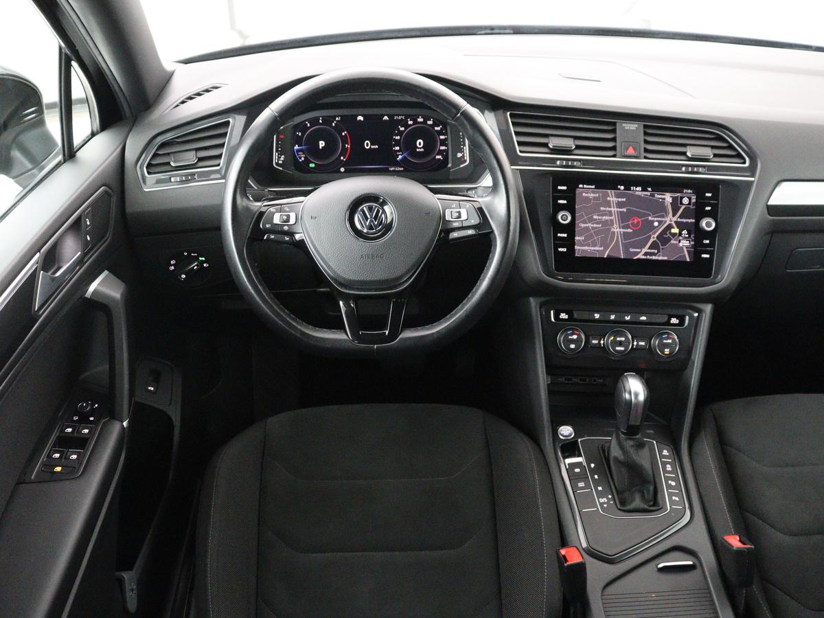 Volkswagen Tiguan Allspace Volkswagen Tiguan Allspace 1.5 TSI Comfortline Business R-Line 7p. | Adaptive cruise | Virtual Dashboard | Carplay | Sfeerverlichting | Full LED | Climate control | Camera | Park assist | Navigatie |