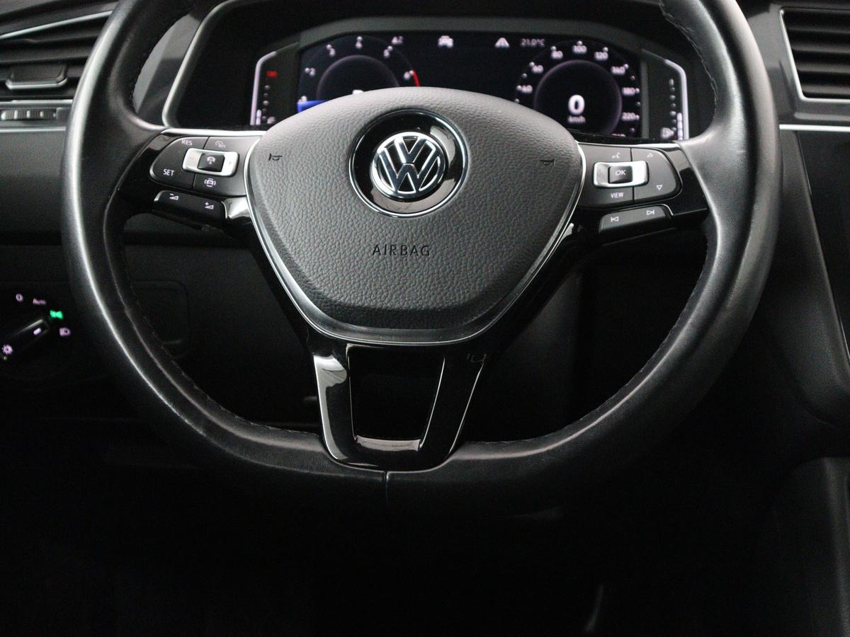 Volkswagen Tiguan Allspace Volkswagen Tiguan Allspace 1.5 TSI Comfortline Business R-Line 7p. | Adaptive cruise | Virtual Dashboard | Carplay | Sfeerverlichting | Full LED | Climate control | Camera | Park assist | Navigatie |