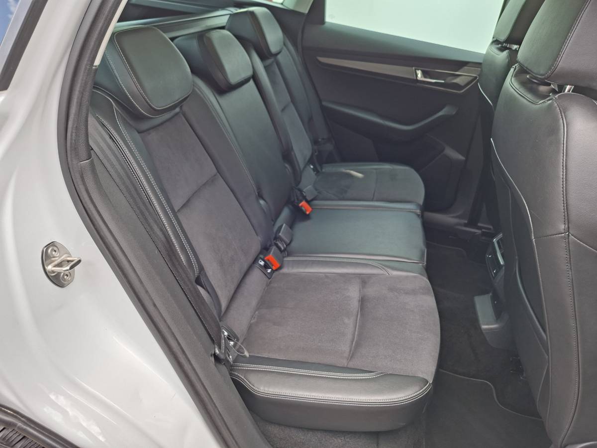 Škoda Karoq ŠKODA Karoq 1.5 TSI ACT Style Pano 360° Carplay Trekhaak Business Sportline