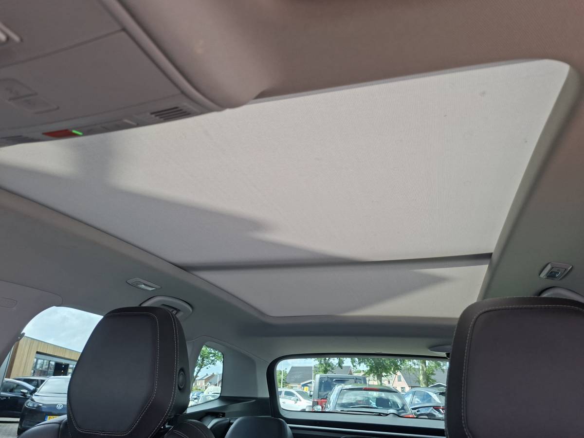 Škoda Karoq ŠKODA Karoq 1.5 TSI ACT Style Pano 360° Carplay Trekhaak Business Sportline