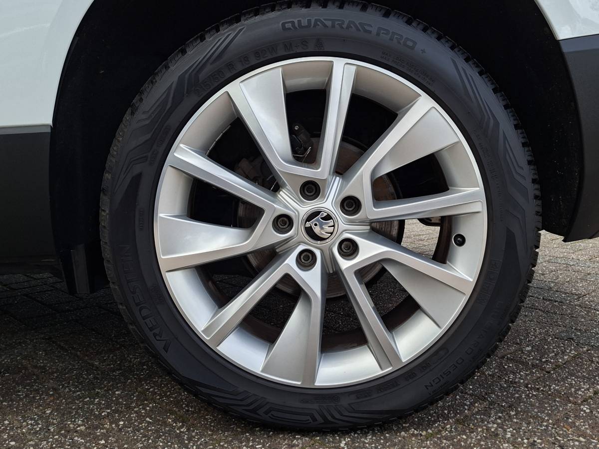 Škoda Karoq ŠKODA Karoq 1.5 TSI ACT Style Pano 360° Carplay Trekhaak Business Sportline