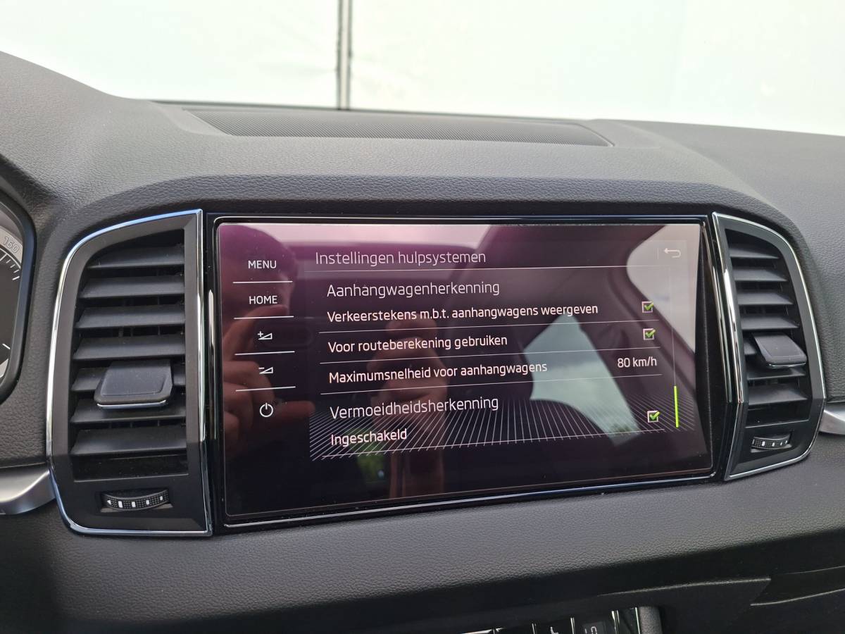 Škoda Karoq ŠKODA Karoq 1.5 TSI ACT Style Pano 360° Carplay Trekhaak Business Sportline