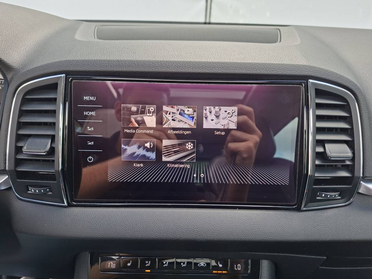 Škoda Karoq ŠKODA Karoq 1.5 TSI ACT Style Pano 360° Carplay Trekhaak Business Sportline