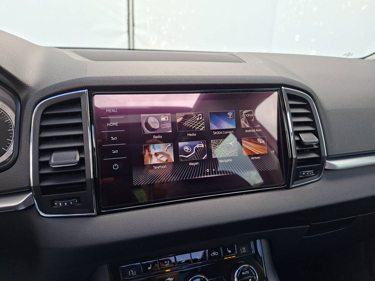 Škoda Karoq ŠKODA Karoq 1.5 TSI ACT Style Pano 360° Carplay Trekhaak Business Sportline