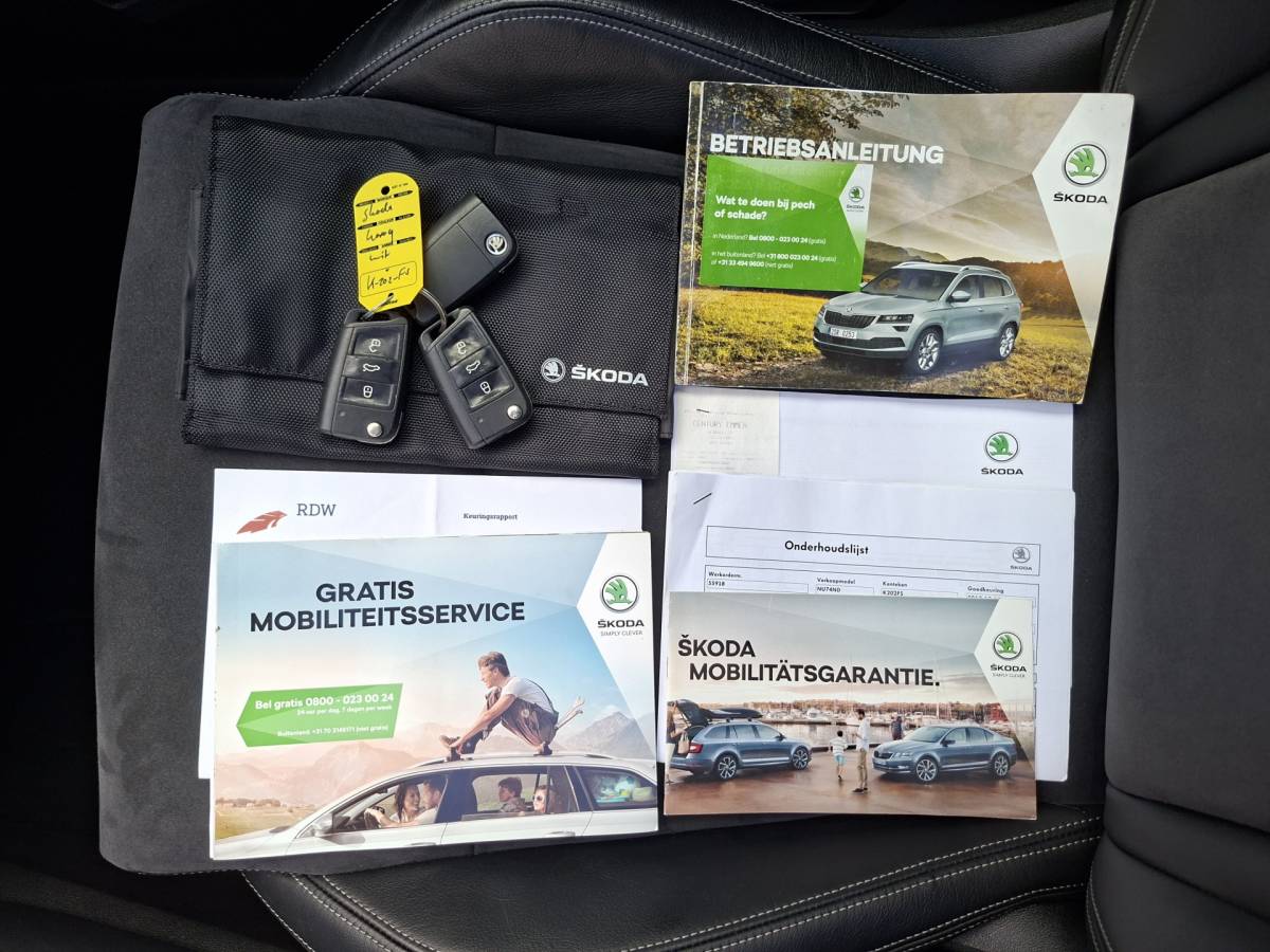 Škoda Karoq ŠKODA Karoq 1.5 TSI ACT Style Pano 360° Carplay Trekhaak Business Sportline