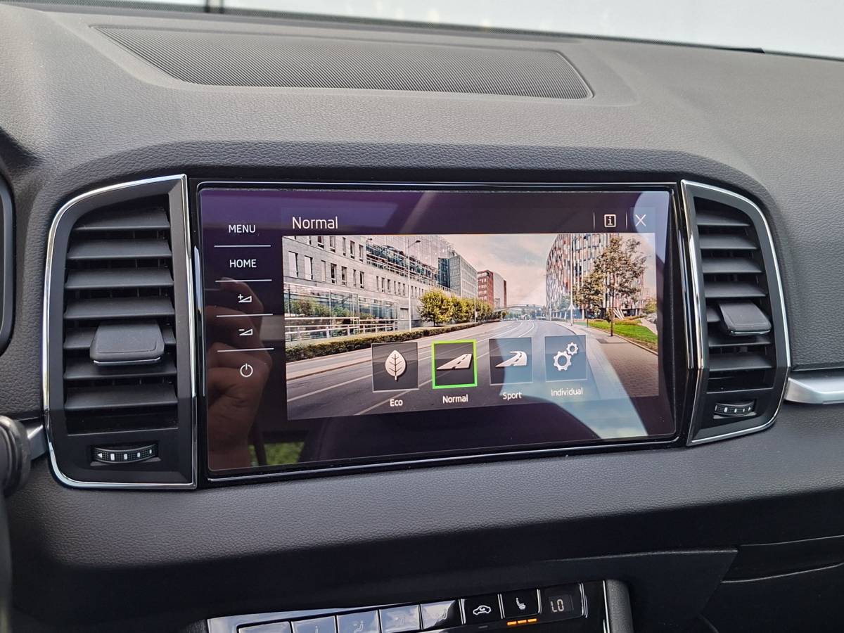Škoda Karoq ŠKODA Karoq 1.5 TSI ACT Style Pano 360° Carplay Trekhaak Business Sportline