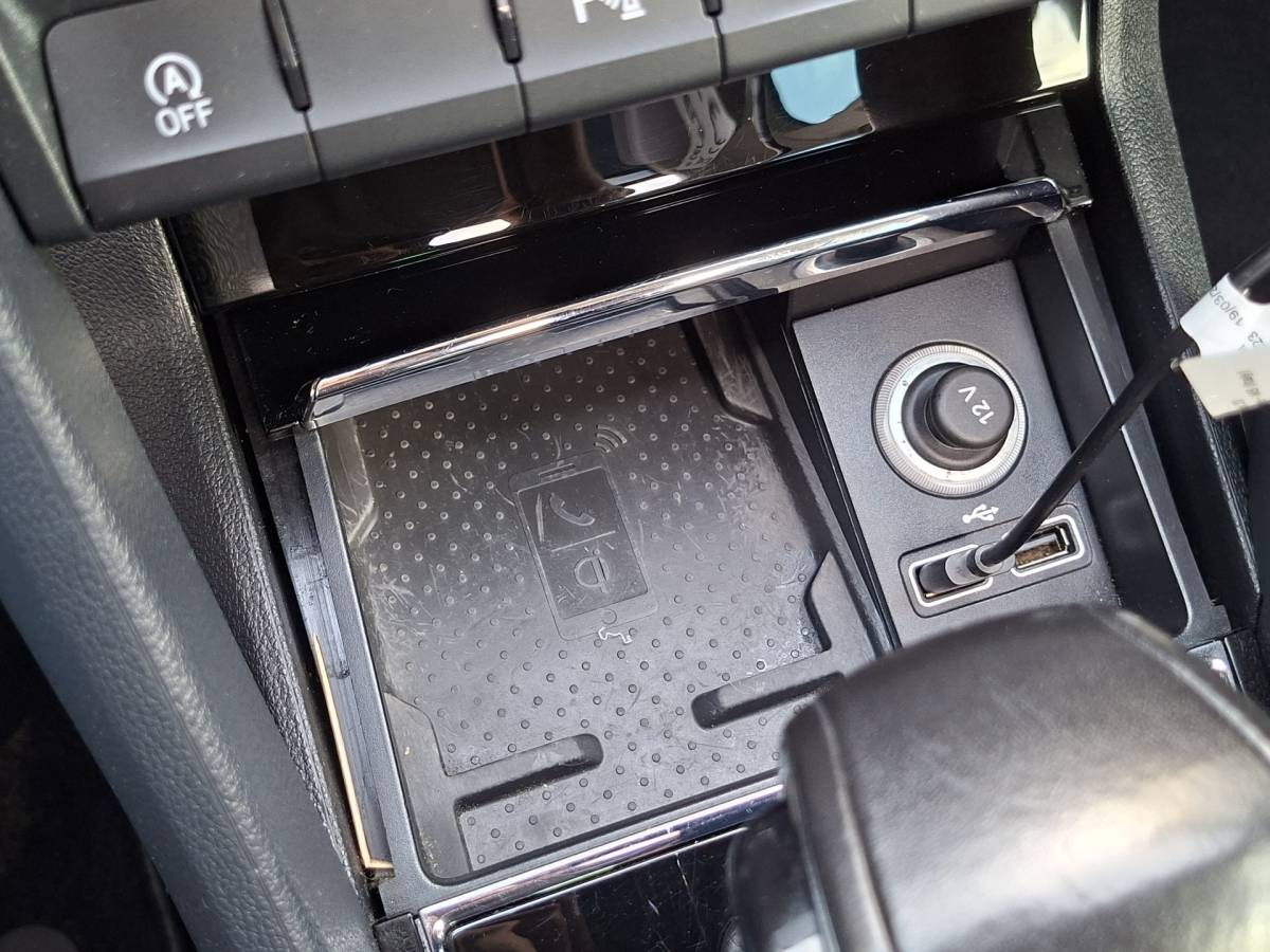 Škoda Karoq ŠKODA Karoq 1.5 TSI ACT Style Pano 360° Carplay Trekhaak Business Sportline