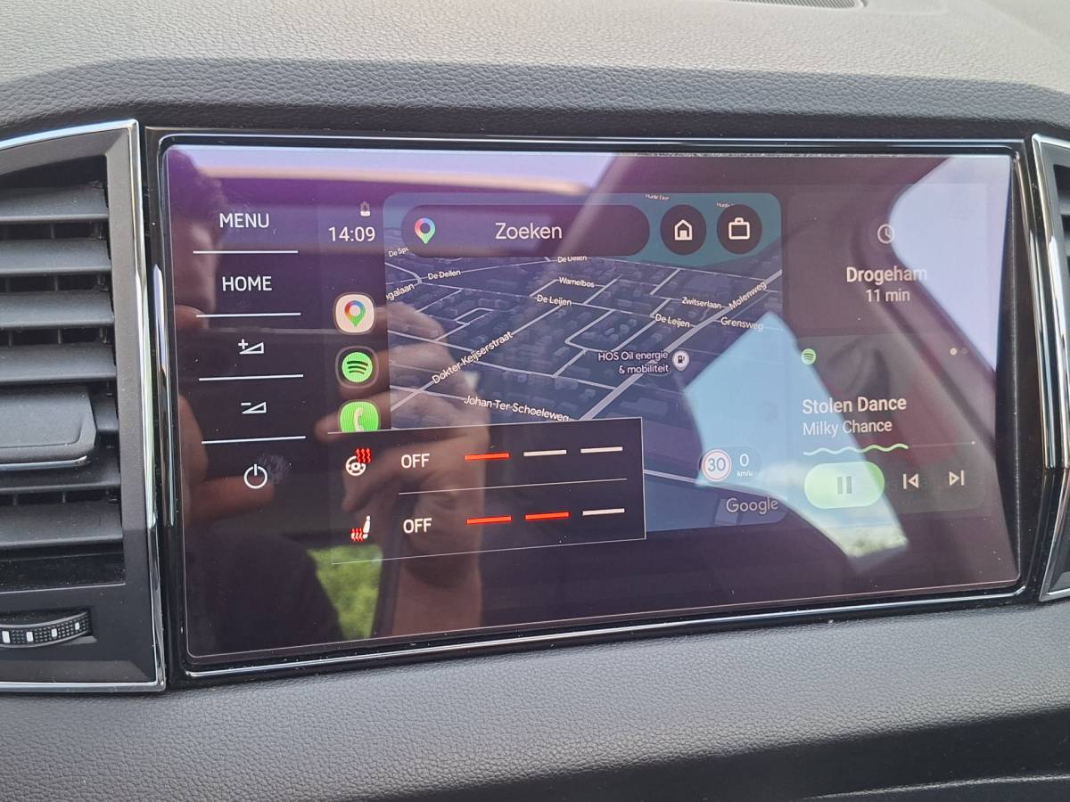 Škoda Karoq ŠKODA Karoq 1.5 TSI ACT Style Pano 360° Carplay Trekhaak Business Sportline