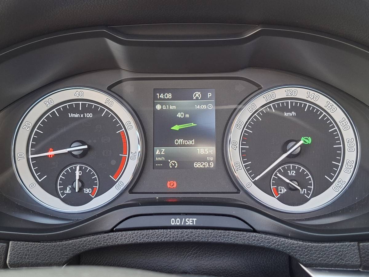 Škoda Karoq ŠKODA Karoq 1.5 TSI ACT Style Pano 360° Carplay Trekhaak Business Sportline