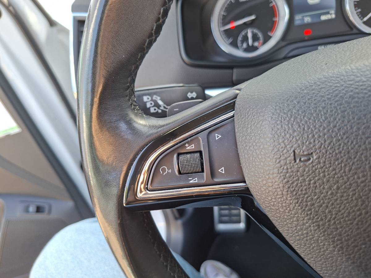 Škoda Karoq ŠKODA Karoq 1.5 TSI ACT Style Pano 360° Carplay Trekhaak Business Sportline