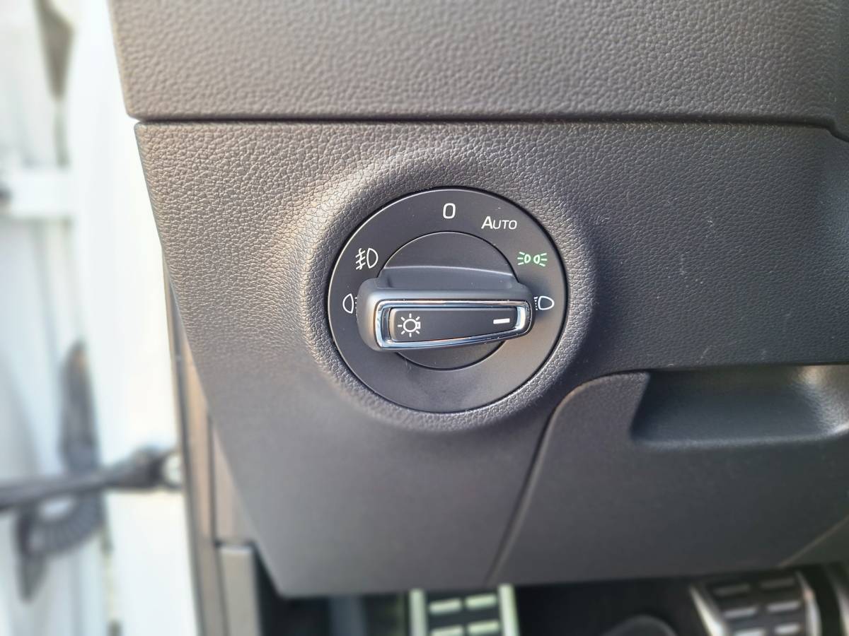 Škoda Karoq ŠKODA Karoq 1.5 TSI ACT Style Pano 360° Carplay Trekhaak Business Sportline