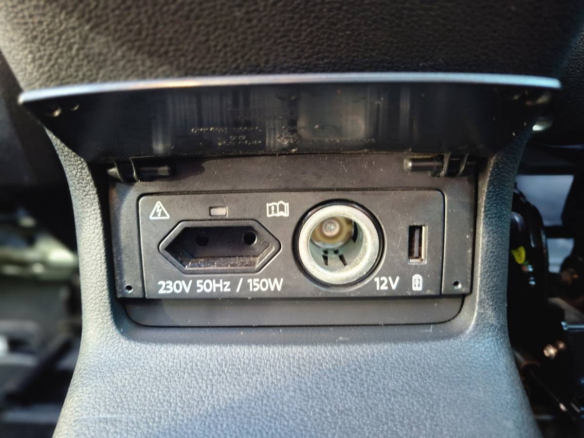 Škoda Karoq ŠKODA Karoq 1.5 TSI ACT Style Pano 360° Carplay Trekhaak Business Sportline