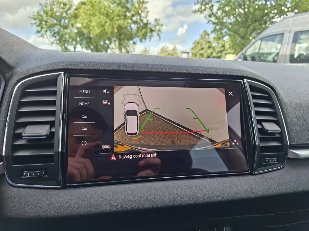 Škoda Karoq ŠKODA Karoq 1.5 TSI ACT Style Pano 360° Carplay Trekhaak Business Sportline