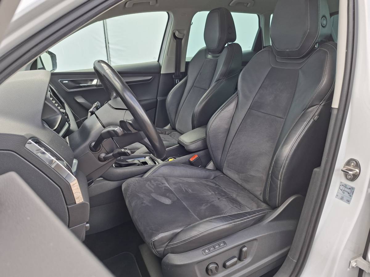Škoda Karoq ŠKODA Karoq 1.5 TSI ACT Style Pano 360° Carplay Trekhaak Business Sportline