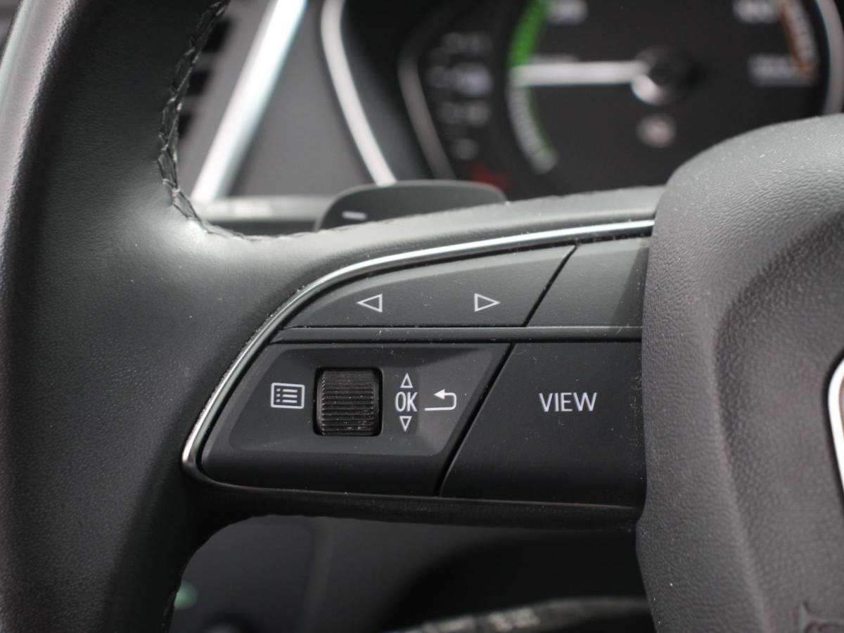 Audi Q5 Audi Q5 50 TFSI e quattro S edition Climate control Adaptieve cruise control Led Apple Carplay/ Android Auto Parkeersensoren Verwarmde voorstoelen Keyless Lane assist Lichtmetalen velgen