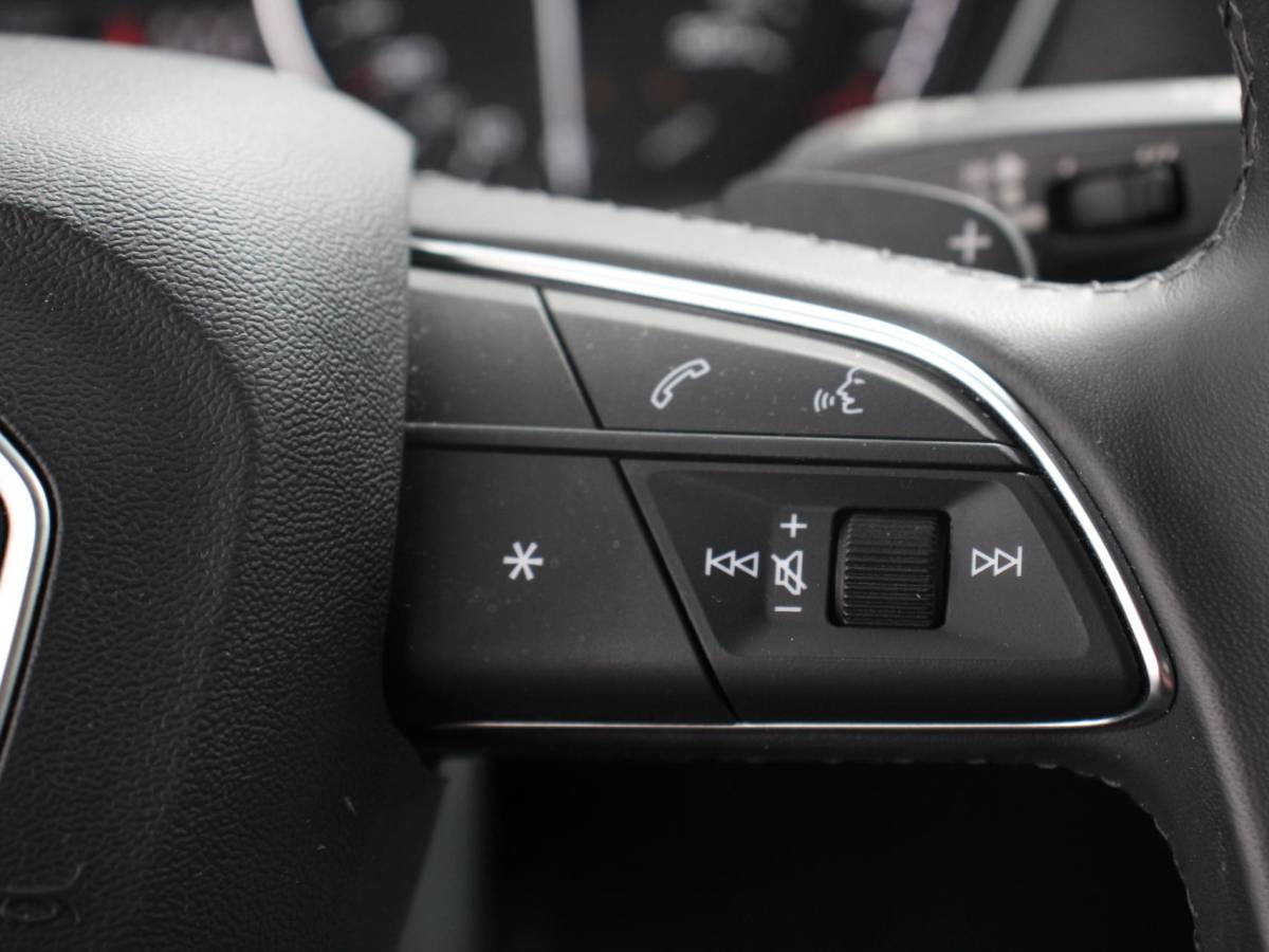 Audi Q5 Audi Q5 50 TFSI e quattro S edition Climate control Adaptieve cruise control Led Apple Carplay/ Android Auto Parkeersensoren Verwarmde voorstoelen Keyless Lane assist Lichtmetalen velgen