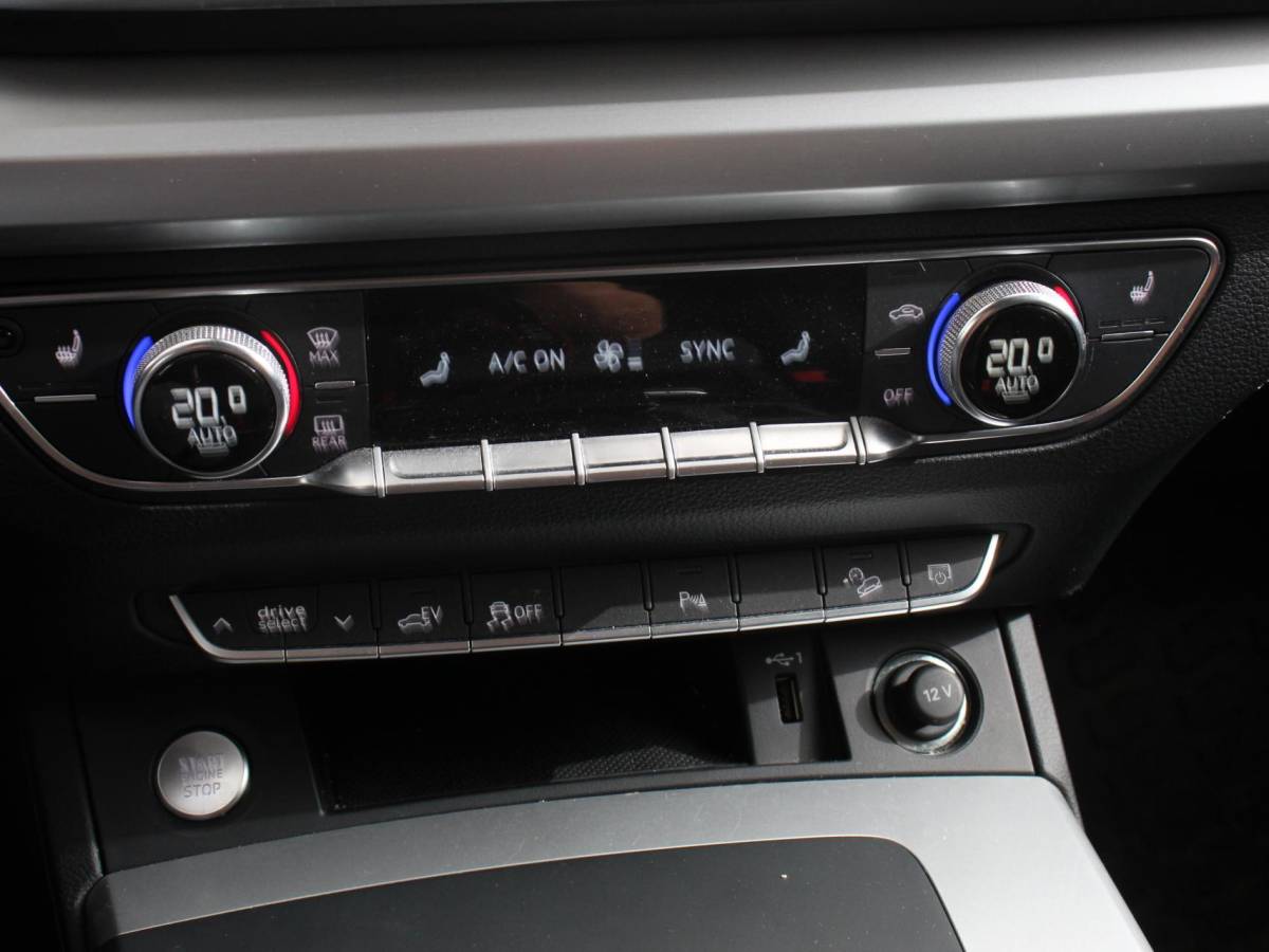 Audi Q5 Audi Q5 50 TFSI e quattro S edition Climate control Adaptieve cruise control Led Apple Carplay/ Android Auto Parkeersensoren Verwarmde voorstoelen Keyless Lane assist Lichtmetalen velgen