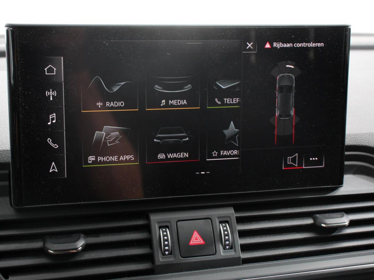 Audi Q5 Audi Q5 50 TFSI e quattro S edition Climate control Adaptieve cruise control Led Apple Carplay/ Android Auto Parkeersensoren Verwarmde voorstoelen Keyless Lane assist Lichtmetalen velgen