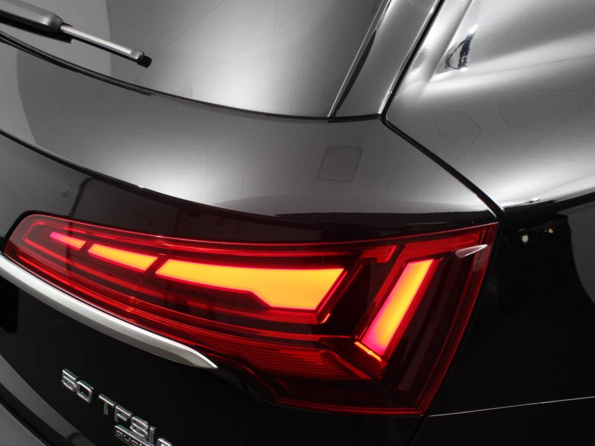 Audi Q5 Audi Q5 50 TFSI e quattro S edition Climate control Adaptieve cruise control Led Apple Carplay/ Android Auto Parkeersensoren Verwarmde voorstoelen Keyless Lane assist Lichtmetalen velgen