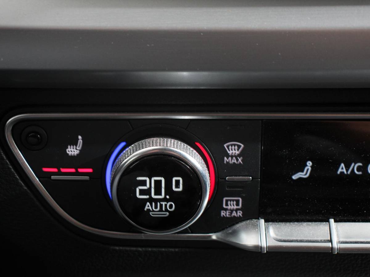 Audi Q5 Audi Q5 50 TFSI e quattro S edition Climate control Adaptieve cruise control Led Apple Carplay/ Android Auto Parkeersensoren Verwarmde voorstoelen Keyless Lane assist Lichtmetalen velgen