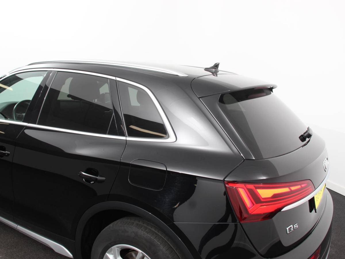 Audi Q5 Audi Q5 50 TFSI e quattro S edition Climate control Adaptieve cruise control Led Apple Carplay/ Android Auto Parkeersensoren Verwarmde voorstoelen Keyless Lane assist Lichtmetalen velgen