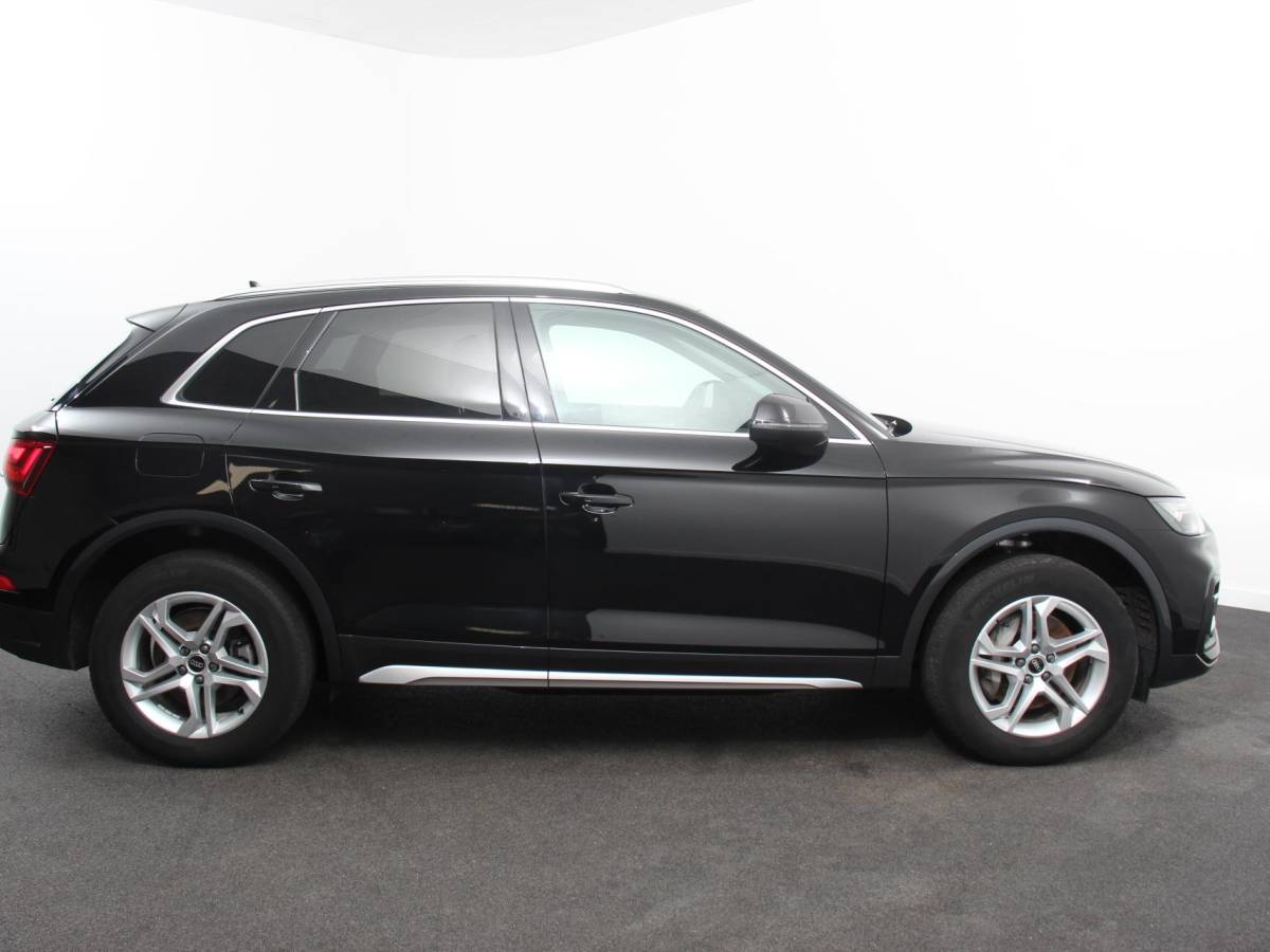 Audi Q5 Audi Q5 50 TFSI e quattro S edition Climate control Adaptieve cruise control Led Apple Carplay/ Android Auto Parkeersensoren Verwarmde voorstoelen Keyless Lane assist Lichtmetalen velgen