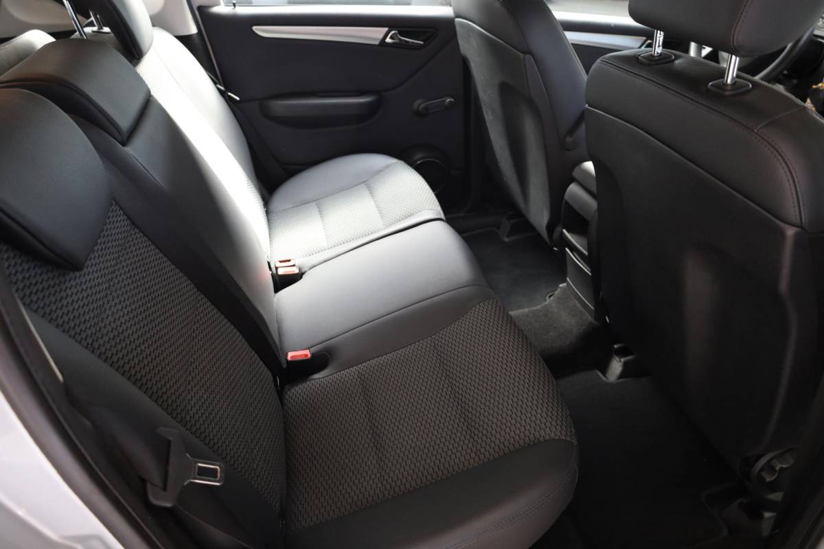 Mercedes-Benz A-Klasse Mercedes-Benz A-klasse 170 Avantgarde TREKHAAK LEER CRUISE AIRCO ELEC.SPIEGELS LMV ALL-SEASON NAP ZEER NETJES!!
