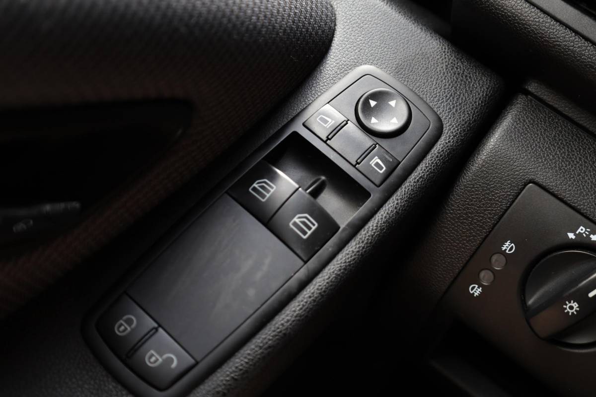 Mercedes-Benz A-Klasse Mercedes-Benz A-klasse 170 Avantgarde TREKHAAK LEER CRUISE AIRCO ELEC.SPIEGELS LMV ALL-SEASON NAP ZEER NETJES!!