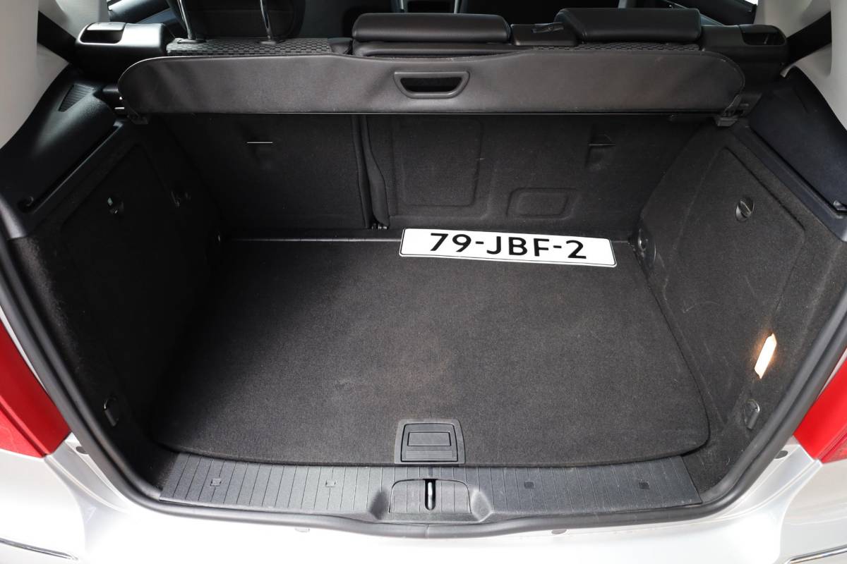 Mercedes-Benz A-Klasse Mercedes-Benz A-klasse 170 Avantgarde TREKHAAK LEER CRUISE AIRCO ELEC.SPIEGELS LMV ALL-SEASON NAP ZEER NETJES!!
