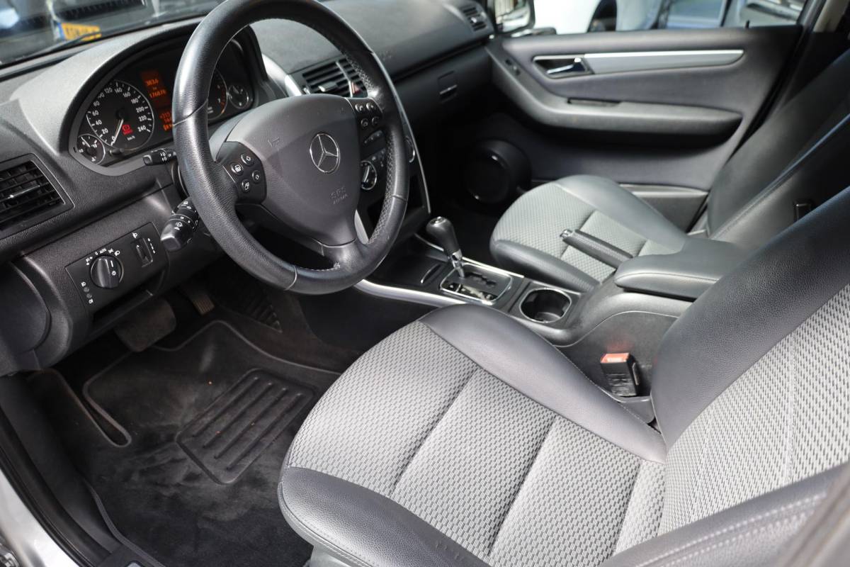 Mercedes-Benz A-Klasse Mercedes-Benz A-klasse 170 Avantgarde TREKHAAK LEER CRUISE AIRCO ELEC.SPIEGELS LMV ALL-SEASON NAP ZEER NETJES!!
