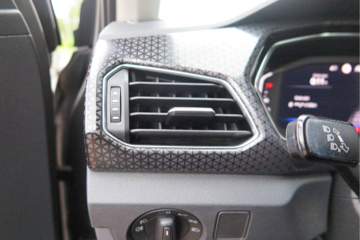 Volkswagen T-Cross Volkswagen T-Cross 1.0 TSI 110pk DSG Style, Led, Virtual Cockpit, Navigatie, Stoelverwarming, DAB+ ,Carplay ,etc .