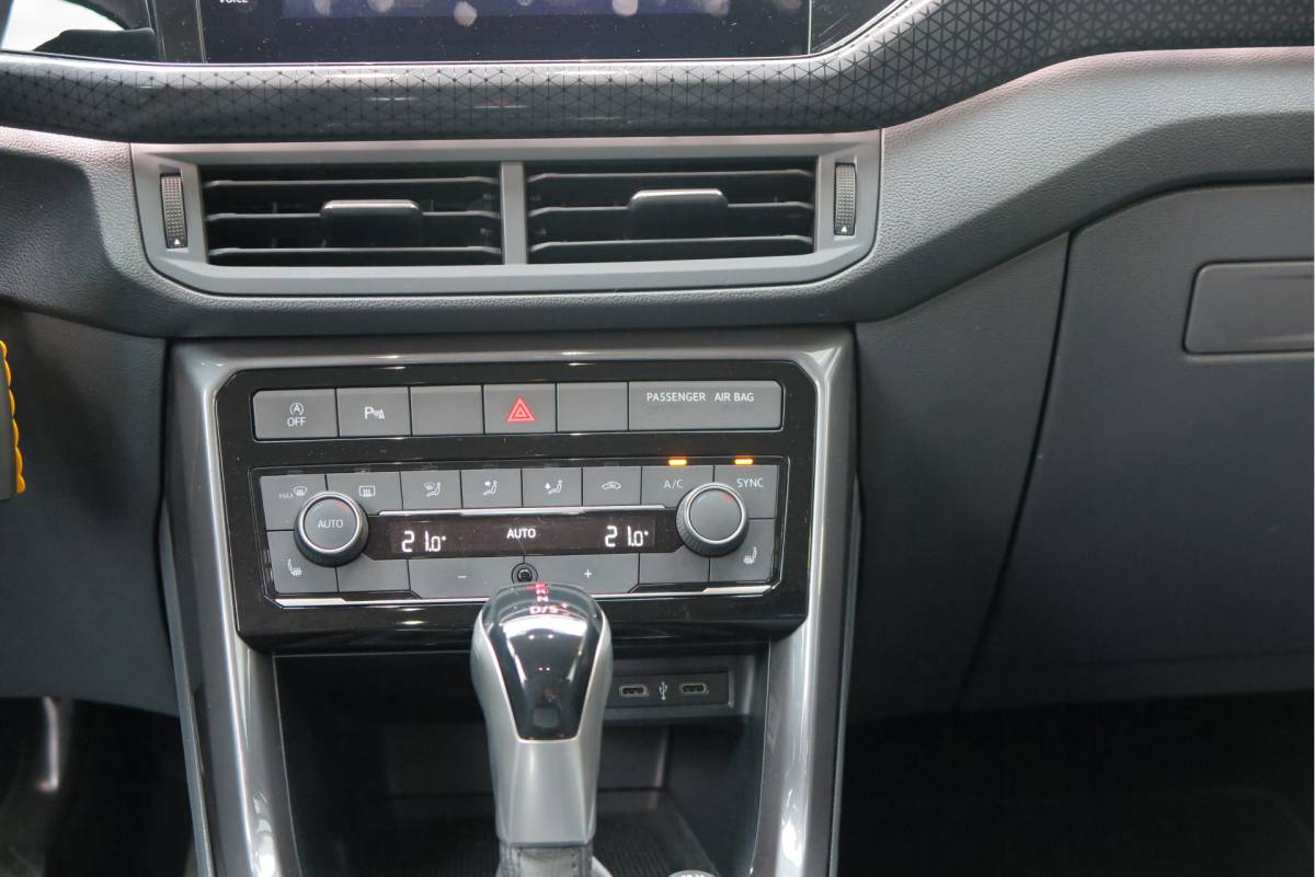 Volkswagen T-Cross Volkswagen T-Cross 1.0 TSI 110pk DSG Style, Led, Virtual Cockpit, Navigatie, Stoelverwarming, DAB+ ,Carplay ,etc .