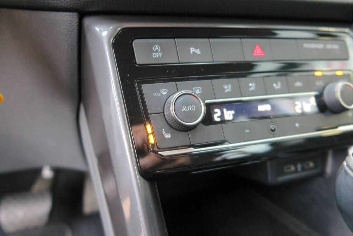 Volkswagen T-Cross Volkswagen T-Cross 1.0 TSI 110pk DSG Style, Led, Virtual Cockpit, Navigatie, Stoelverwarming, DAB+ ,Carplay ,etc .