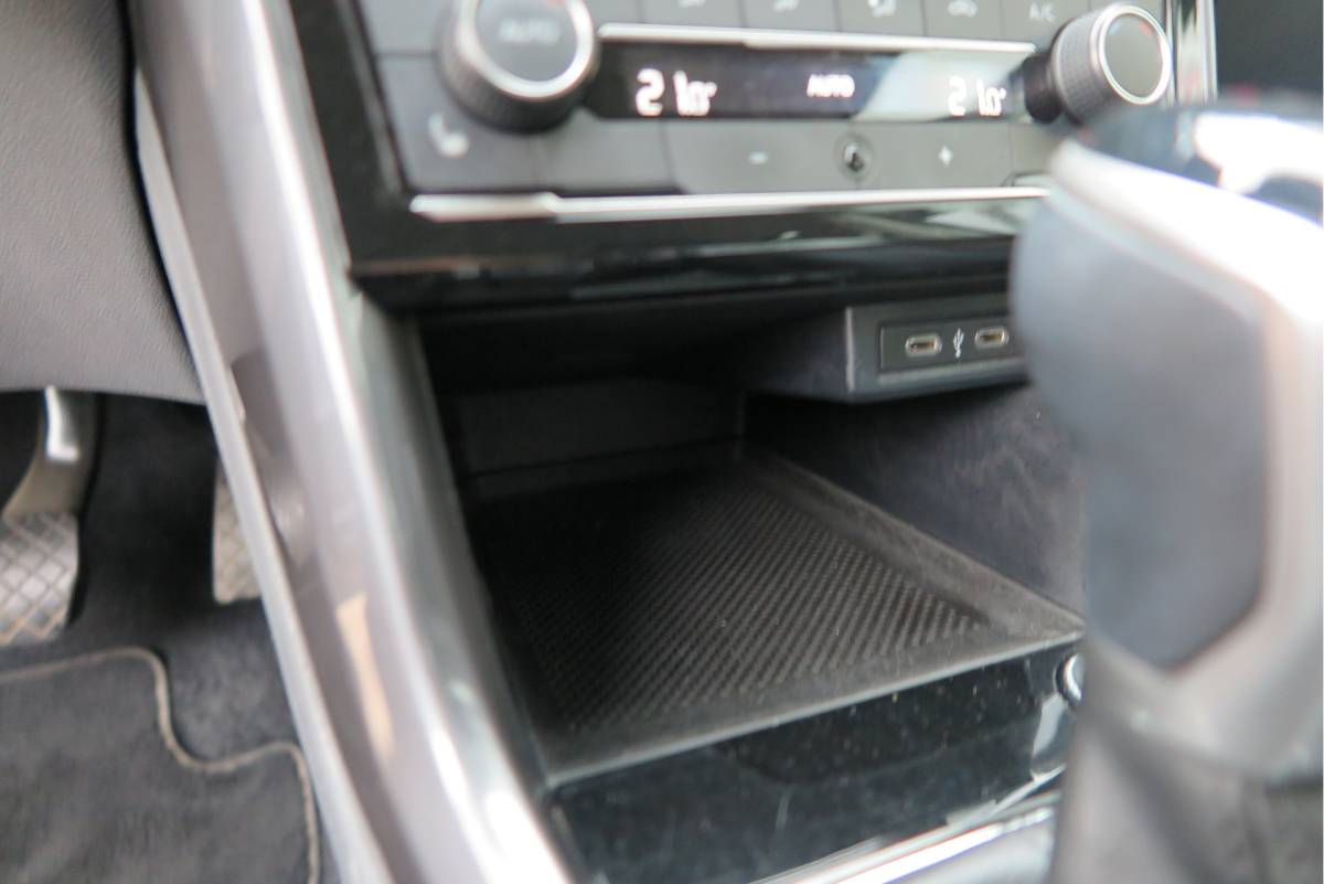 Volkswagen T-Cross Volkswagen T-Cross 1.0 TSI 110pk DSG Style, Led, Virtual Cockpit, Navigatie, Stoelverwarming, DAB+ ,Carplay ,etc .
