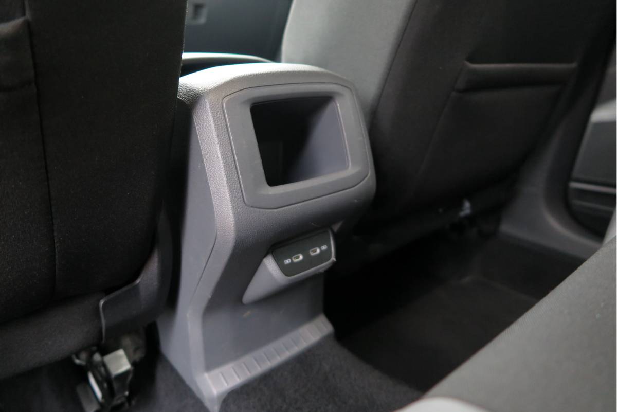 Volkswagen T-Cross Volkswagen T-Cross 1.0 TSI 110pk DSG Style, Led, Virtual Cockpit, Navigatie, Stoelverwarming, DAB+ ,Carplay ,etc .